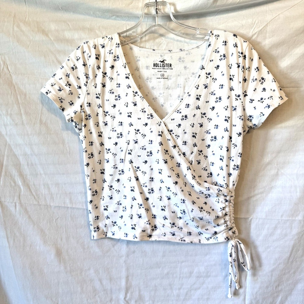 Hollister Baby Tee V-Neck Womens Medium White Blue Floral Side‎ Ruched Crop Top